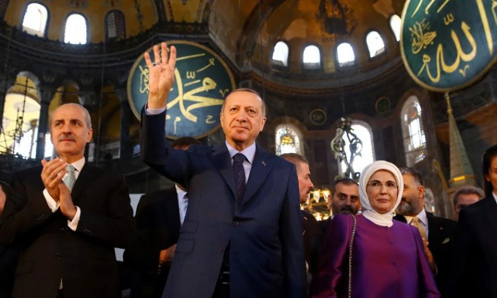 Νέα πρόκληση Ερντογάν: Με τη μετατροπή της Αγιάς Σοφιάς σε τζαμί έκλεισε μια πληγή 86 ετών